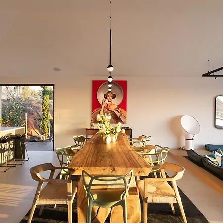 Eva, Vue Et Montagne, A Pieds *