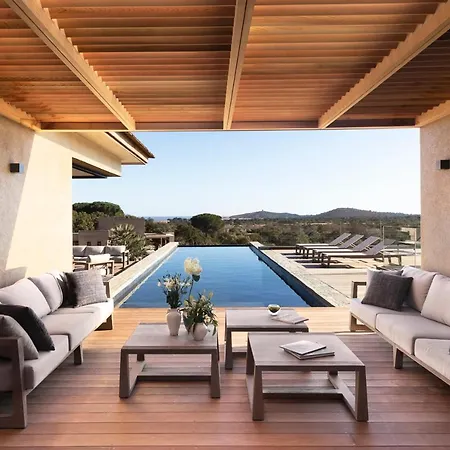 Eva, Vue Et Montagne, A Pieds *