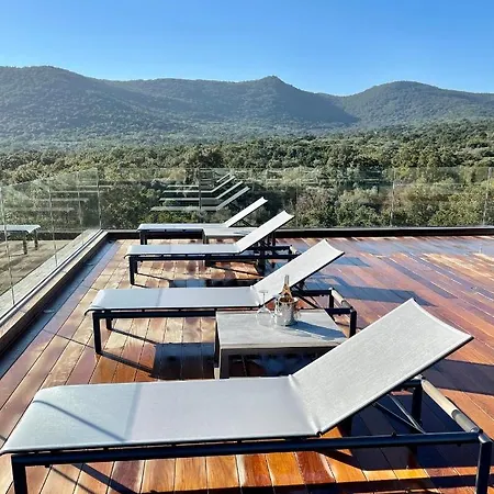 Eva, Vue Et Montagne, A Pieds *