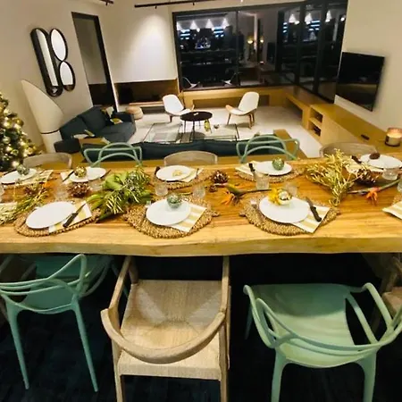 Eva, Vue Et Montagne, A Pieds