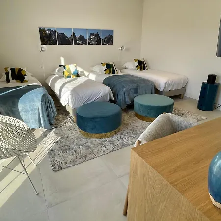 Eva, Vue Et Montagne, A Pieds *