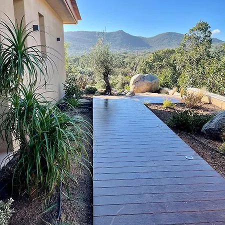 Eva, Vue Et Montagne, A Pieds *