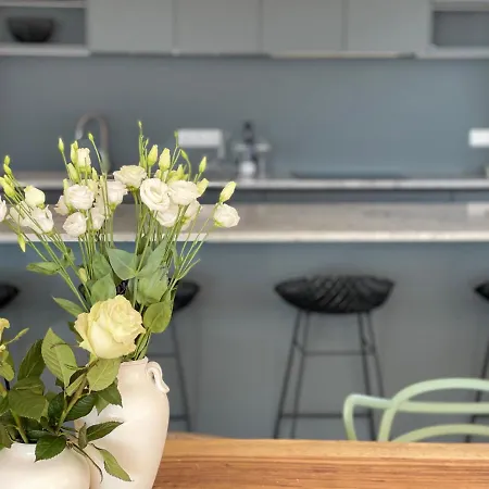 Eva, Vue Et Montagne, A Pieds