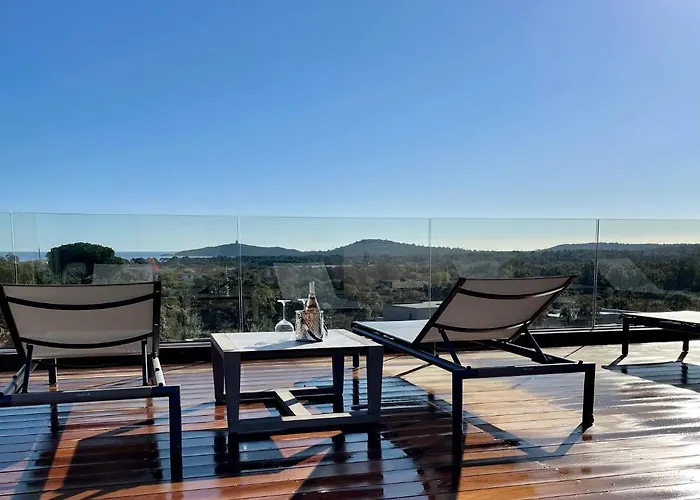 Eva, Vue Et Montagne, à Pieds * Sainte-Lucie de Porto-Vecchio
