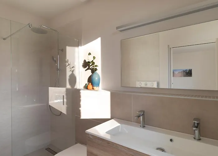 Eva, Vue Et Montagne, à Pieds * Sainte-Lucie de Porto-Vecchio